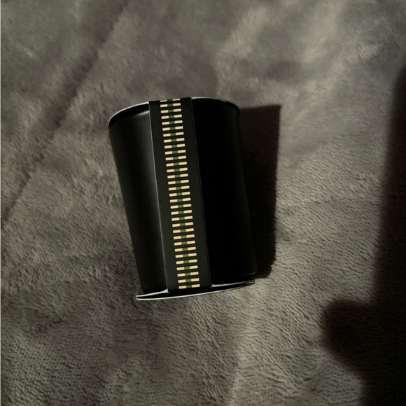 NEST Fragrances Grapefruit Candle - Black and Gold - Picture 2 of 3